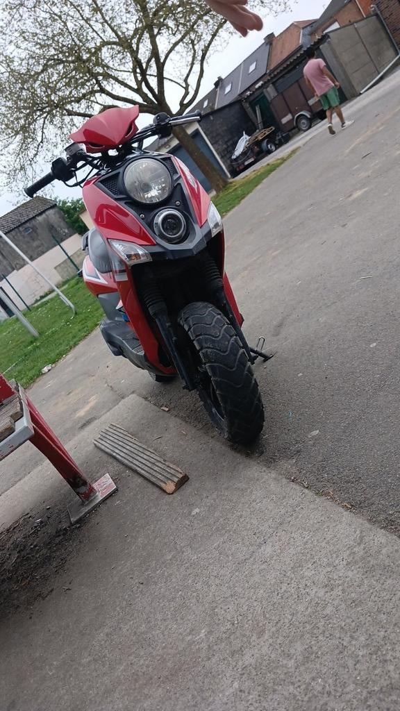 Rode scooter, Ophalen of Verzenden, Gebruikt, Overige typen, SYM