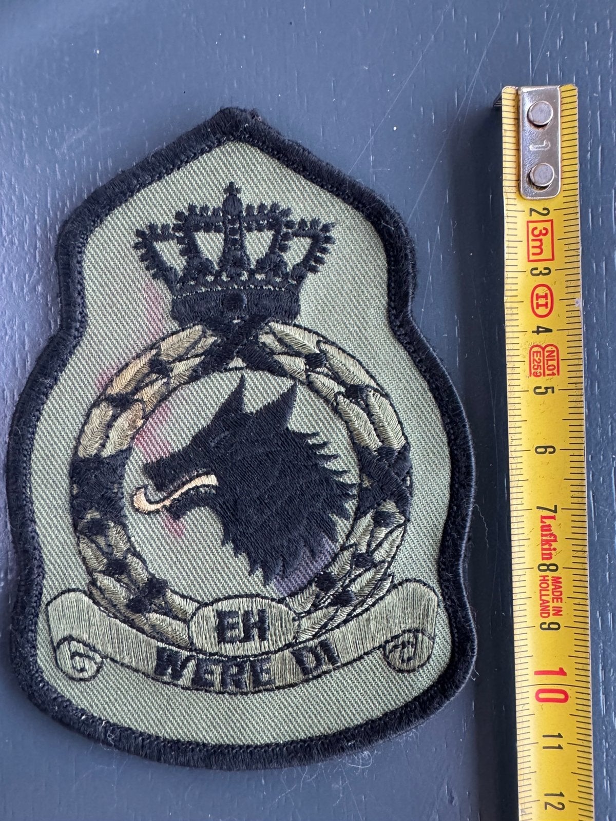 KLu RNLAF kroonembleem gvt EH “vies”, Ophalen of Verzenden, Luchtmacht, Nederland, Embleem of Badge