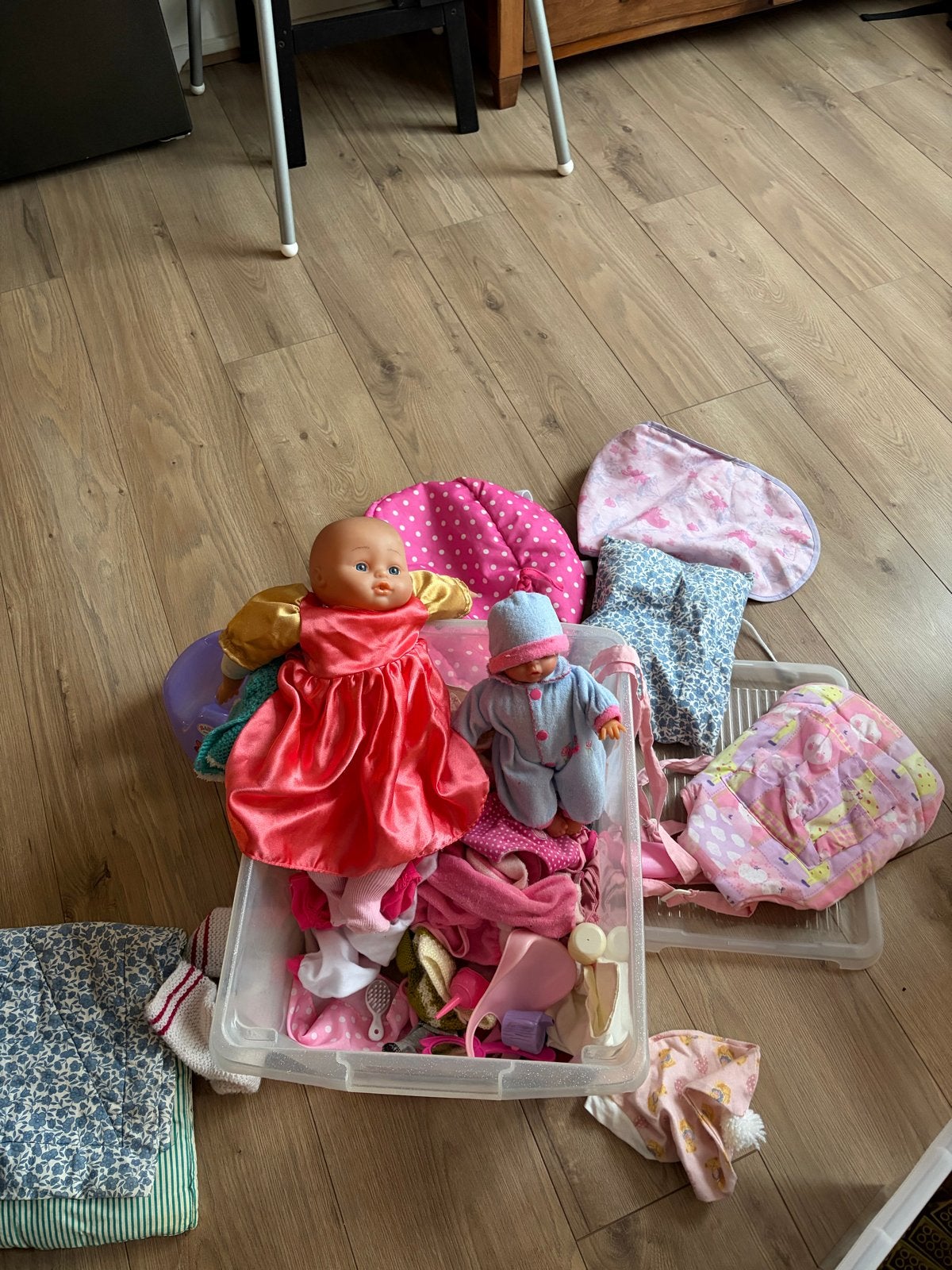 Diverse poppenkleertjes en poppen, Ophalen of Verzenden, Gebruikt, Babypop