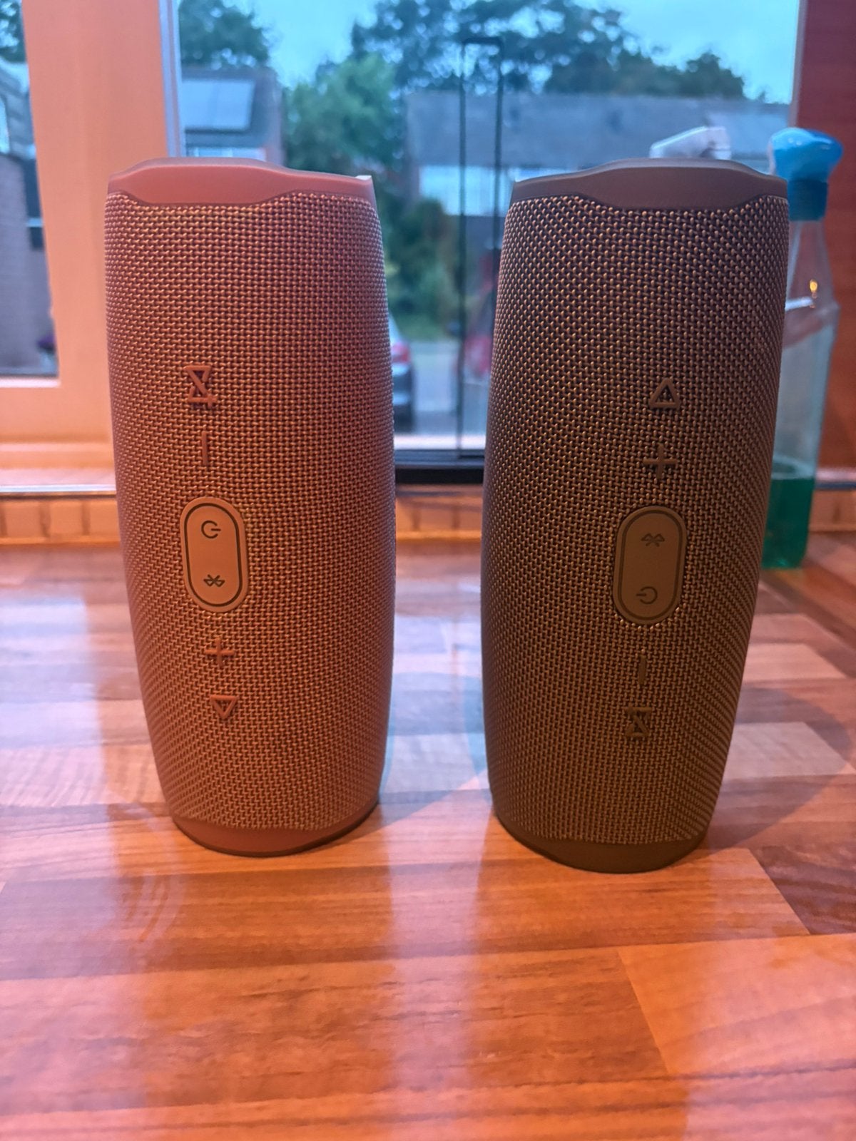JBL charge 4 Bluetooth speakers grijs en roze te koop, Ophalen, JBL, Zo goed als nieuw, Draagbare speaker