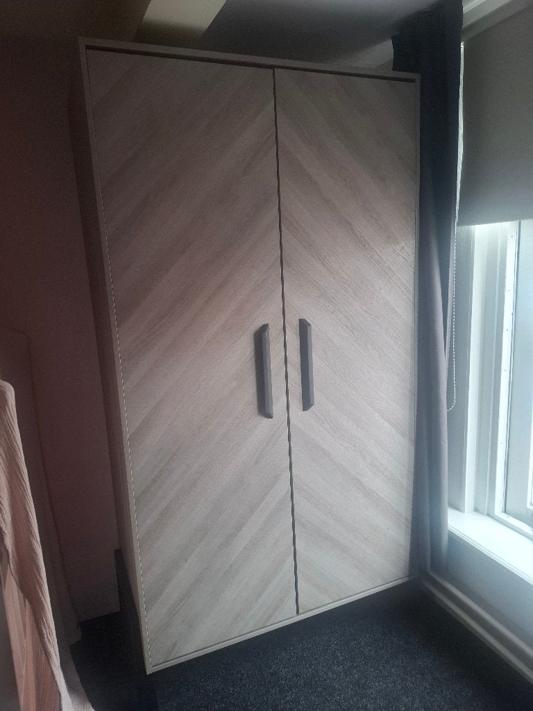 Kledingkast, Ophalen, Met deur(en), 100 tot 150 cm, Zo goed als nieuw