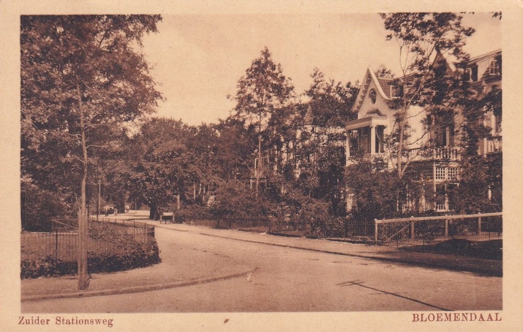 Bloemendaal Zuider Stationsweg, Verzamelen, Ansichtkaarten | Nederland, Ophalen of Verzenden, 1920 tot 1940, Ongelopen, Noord-Holland