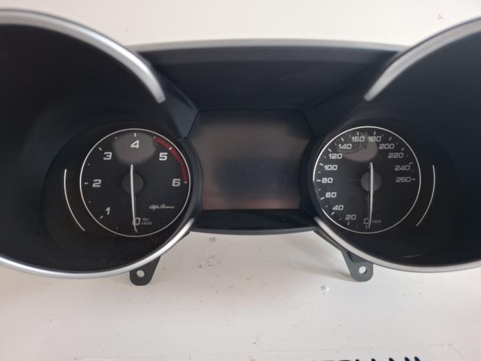 Kilometerteller KM van een Alfa Romeo Giulia, Gebruikt, -, Verzenden, -
