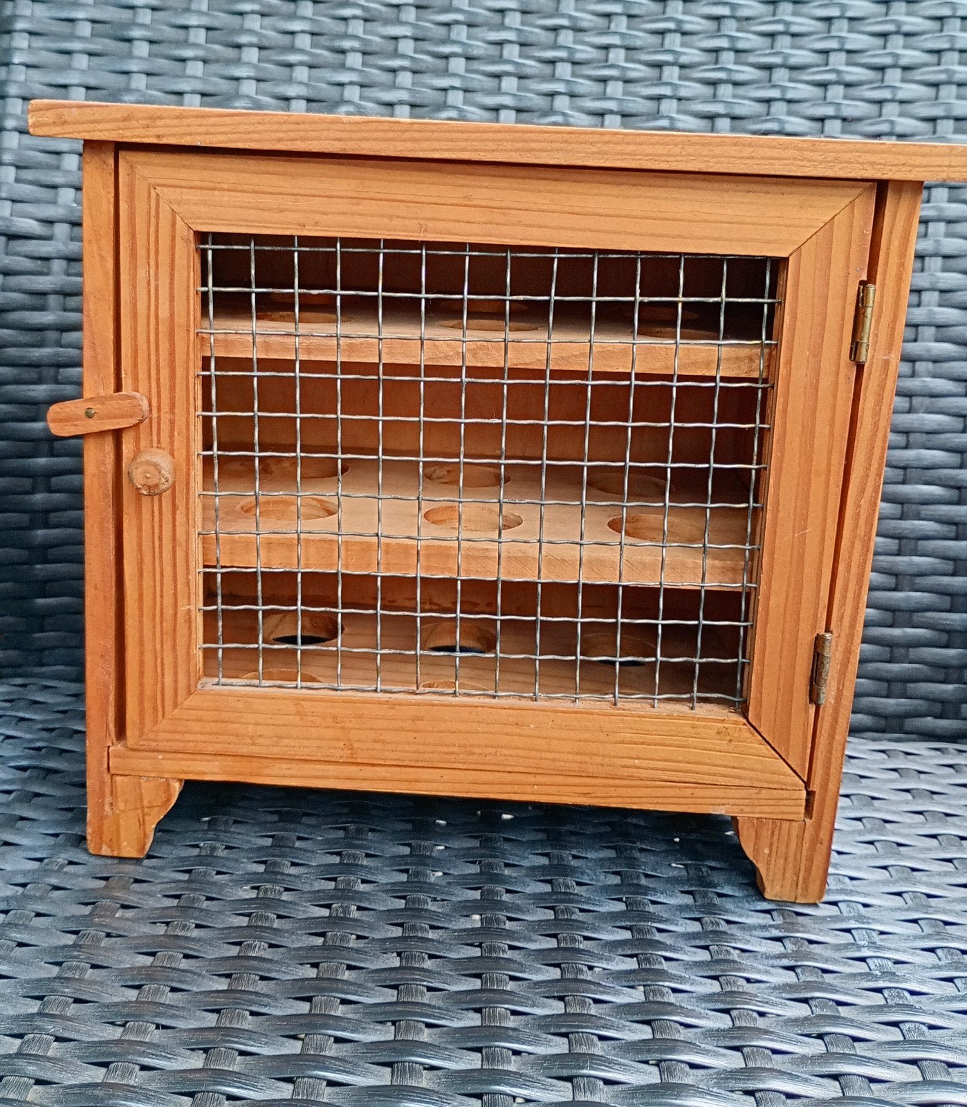Vintage houten eierrekje / eierkastje met gaasdeurtje, Hout, Ophalen of Verzenden, Bruin, Overige typen