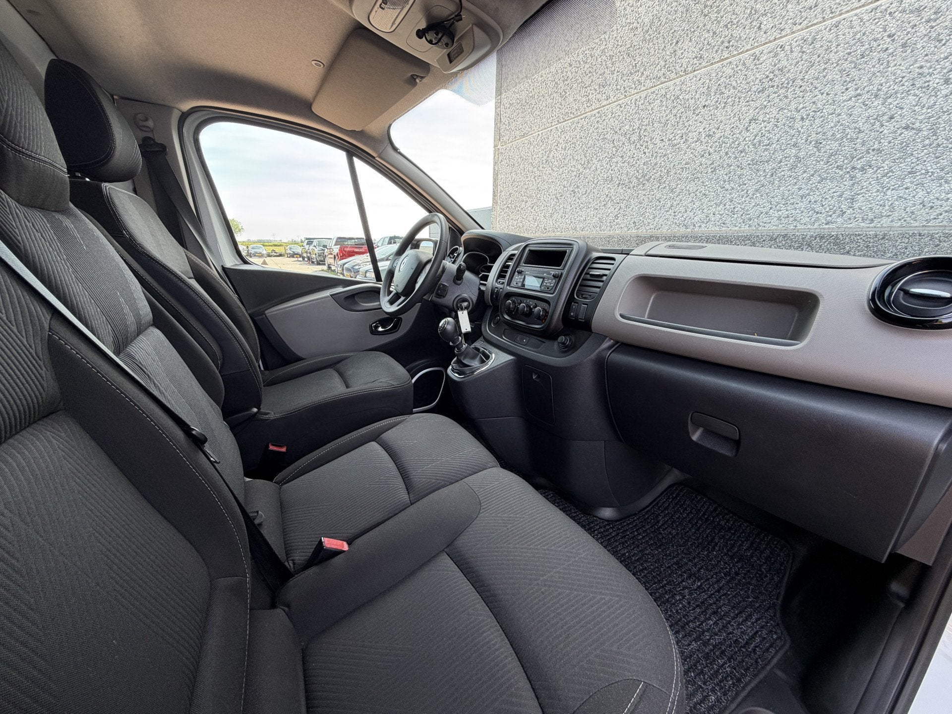 Renault Trafic 1.6 dCi T27 L1H1 Comfort |Airco |Cruise Contr, Voorwielaandrijving, Euro 5, Gebruikt, Zwart