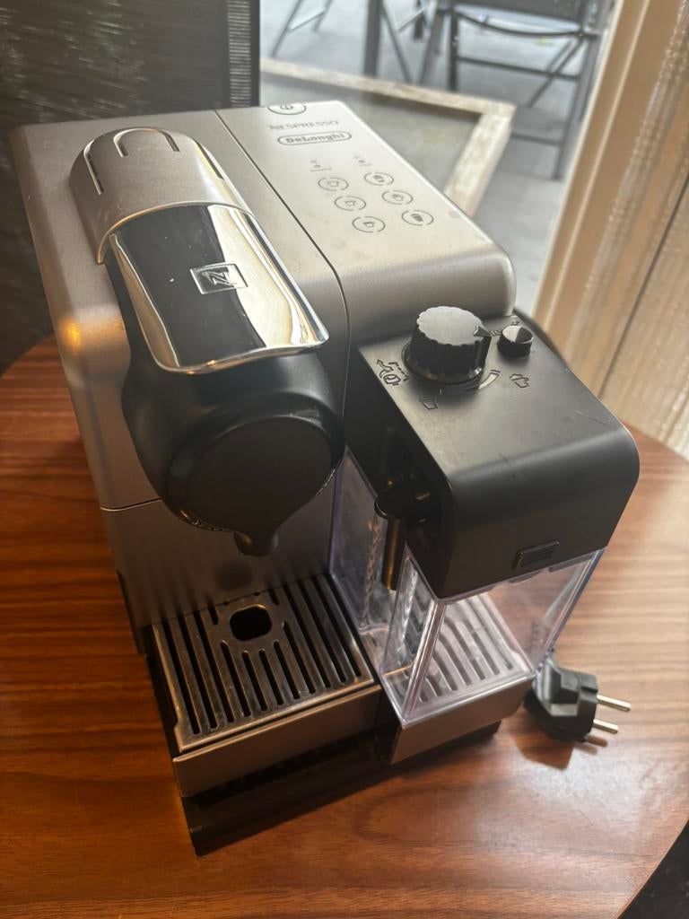 Nespresso Lattissima Pro (de DeLonghi-versie),, Witgoed en Apparatuur, Koffiezetapparaten, Ophalen, Zo goed als nieuw, Espresso apparaat