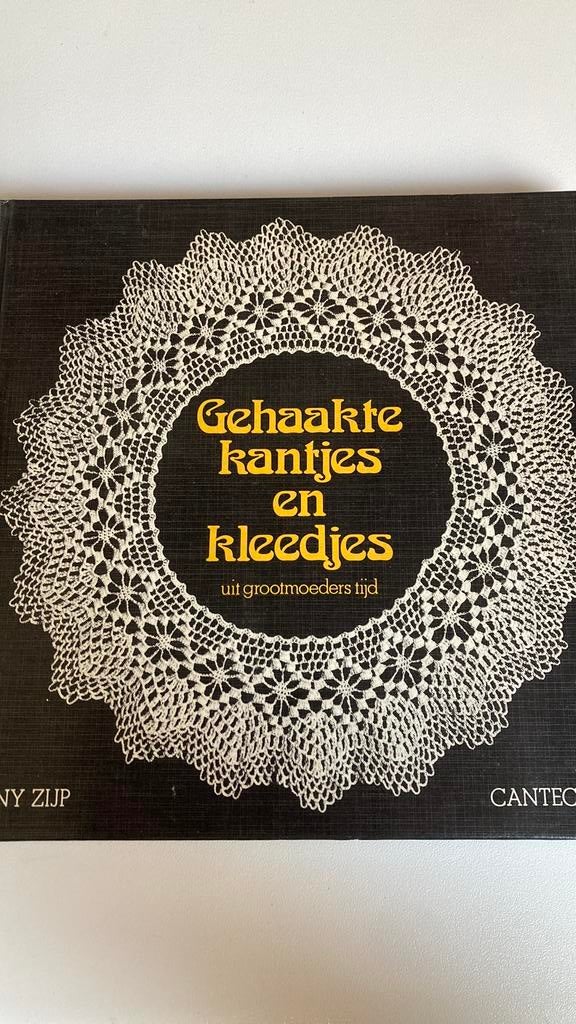 Gehaakte kantjes en kleedjes, Ophalen of Verzenden, Zo goed als nieuw, Haken, Patroon of Boek