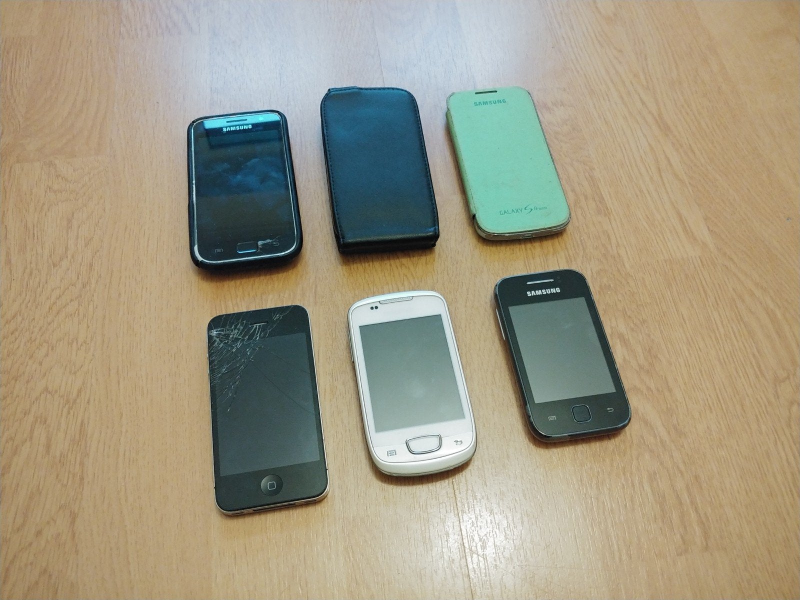 Partij oude smartphones Samsung en iPhone, Gebruikt, Zwart, Touchscreen, Ophalen of Verzenden