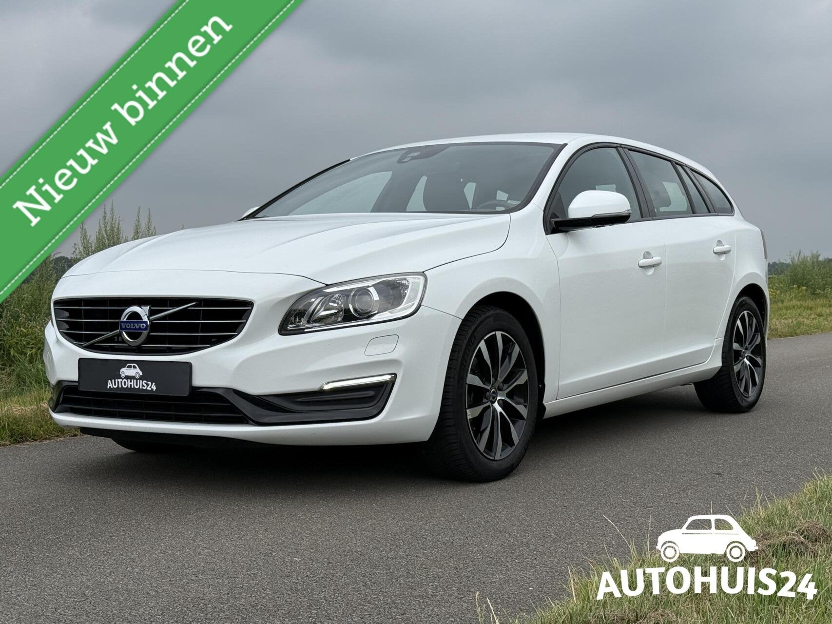 Volvo V60 2.0 T3 Polar+ Dynamic |Xenon|Leder| NL-AUTO | Crui, Automatische klimaatregeling, Gebruikt, 4 cilinders, Wit