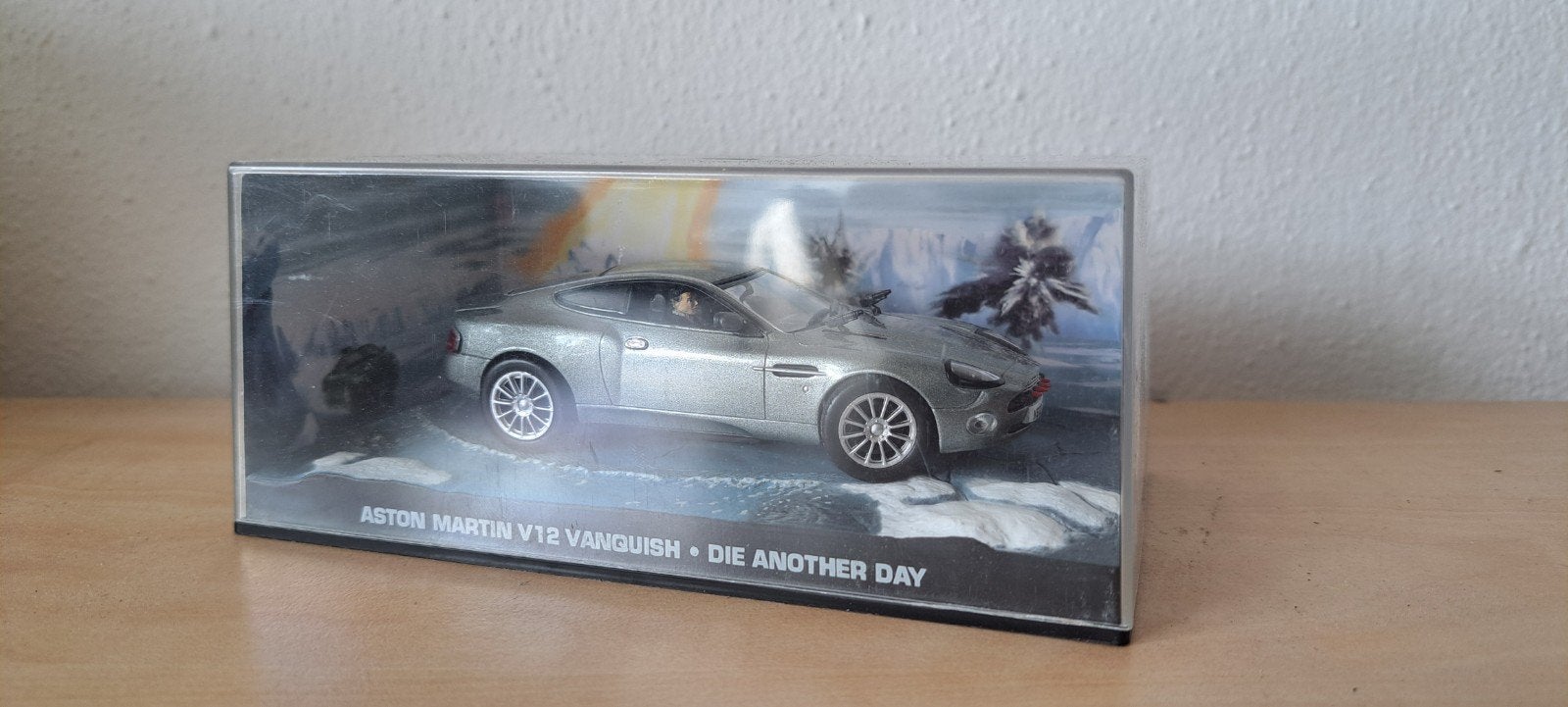 James Bond 007 Aston Martin V12 Vanquish Die Another Day, Ophalen, Zo goed als nieuw, Auto, Overige merken