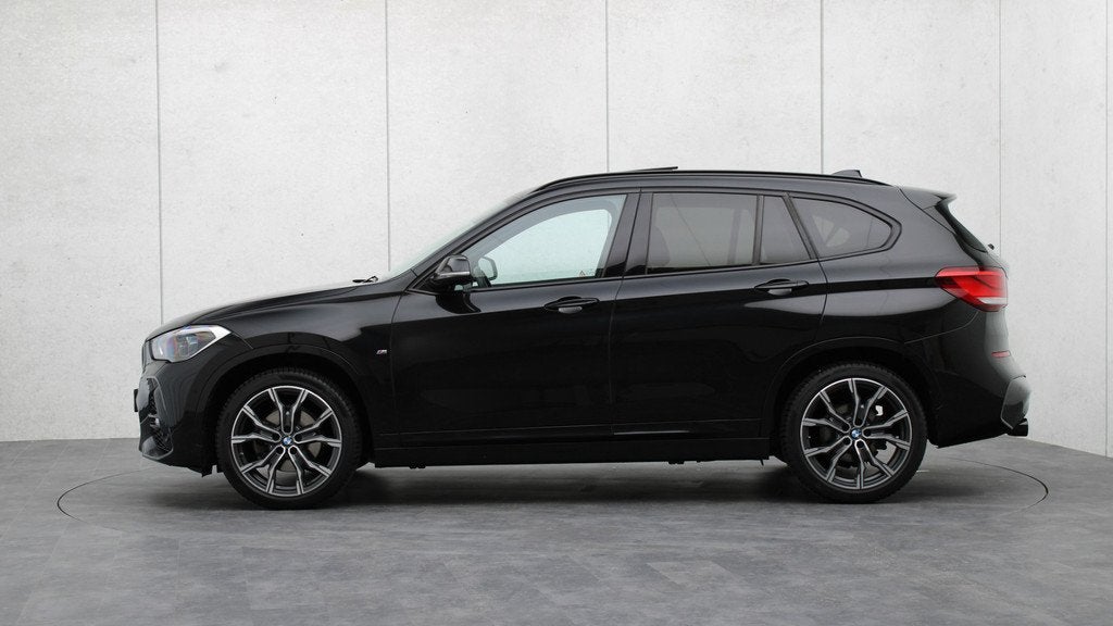 BMW X1 sDrive18i High Executive M-Sport | Head-up | Panorama, 12 maanden, Gebruikt, Leder en Stof, Zwart
