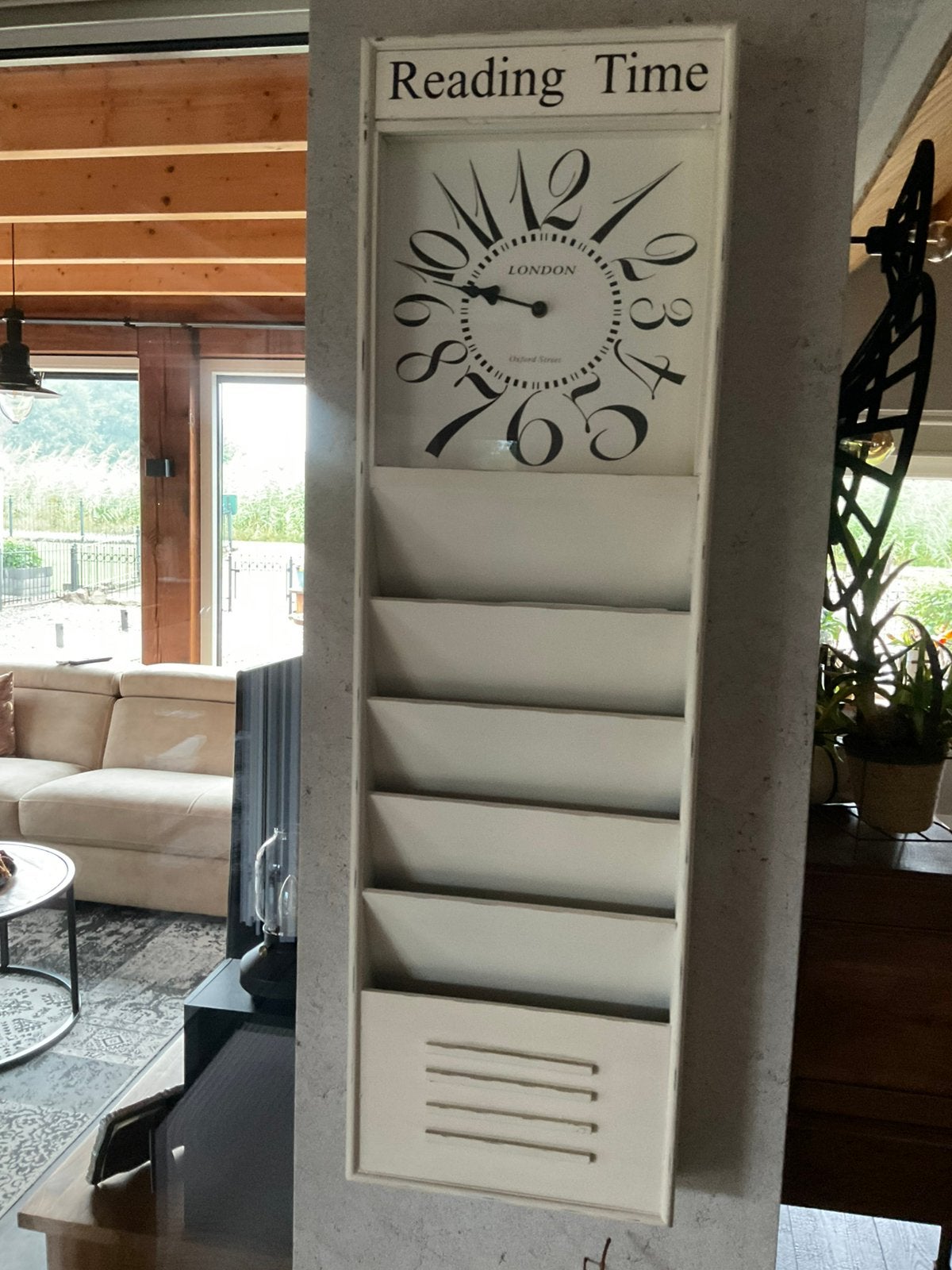 Te koop klok met ruimte voor tijdschriften, Ophalen, Zo goed als nieuw