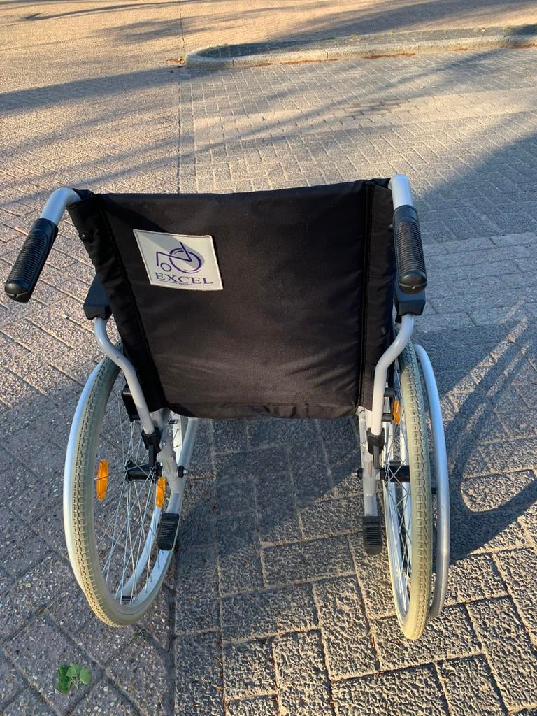 Nieuw lichtgewicht rolstoel, Ophalen of Verzenden, Zo goed als nieuw