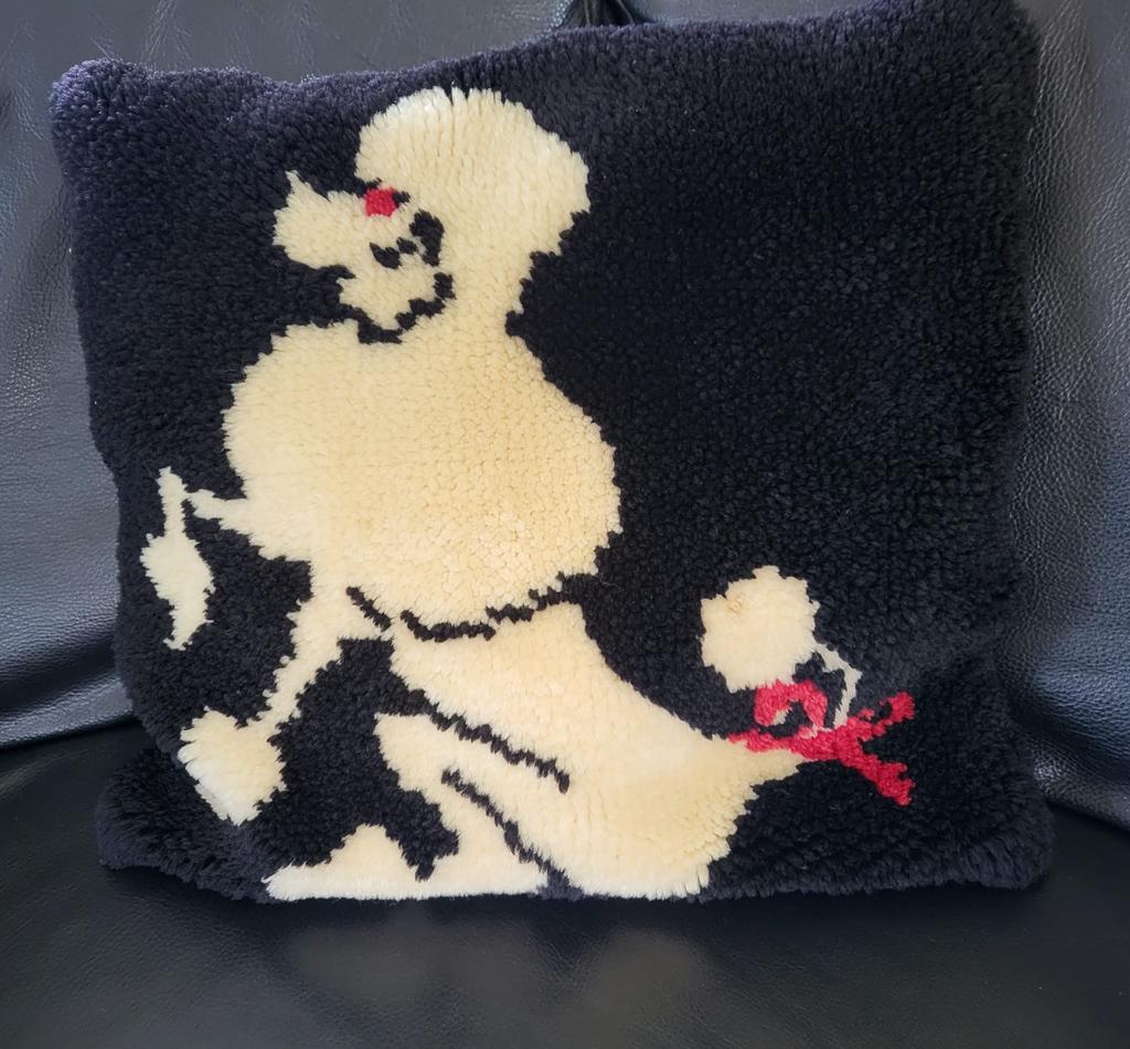 Kussen 43x43 met poedel design, Ophalen of Verzenden, Gebruikt, Rood, Vierkant