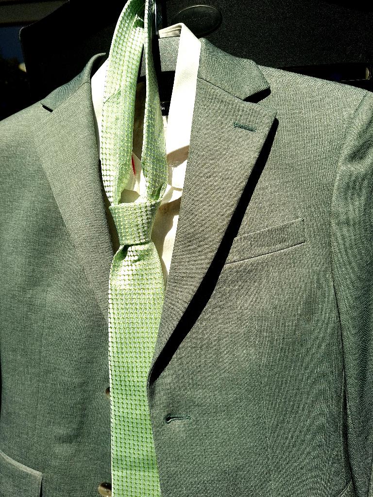 Stijlvol groen jonge mannen pak met Groene Stropdas maat 44, Kleding | Heren, Kostuums en Colberts, Onbekend, Overige maten, Ophalen of Verzenden