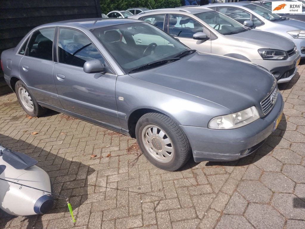 Audi A4 Limousine 1.8 5V automaat Advance 111dkm! waterpomp, Auto's, Audi, 125 pk, Gebruikt, 4 cilinders, A4