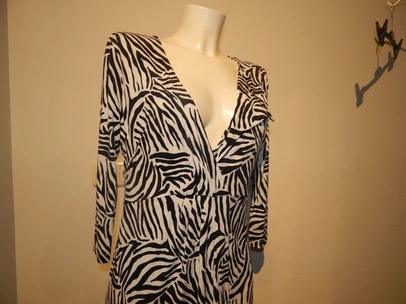 Diane von Furstenberg zwart wit zebra look jurk voorjaar M, Maat 38/40 (M), Diane Von Furstenberg, Zo goed als nieuw, Knielengte