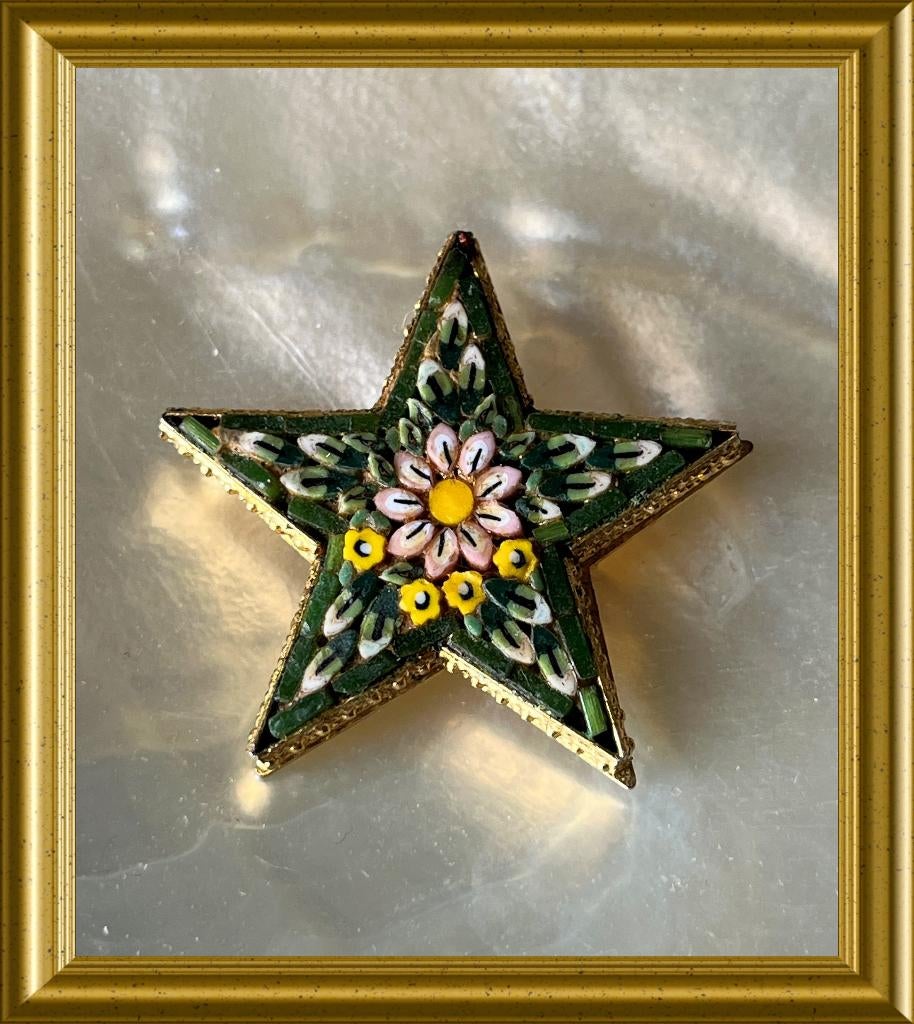 Vintage groene glasmozaiek broche: ster, Ophalen of Verzenden, Overige materialen, Broche