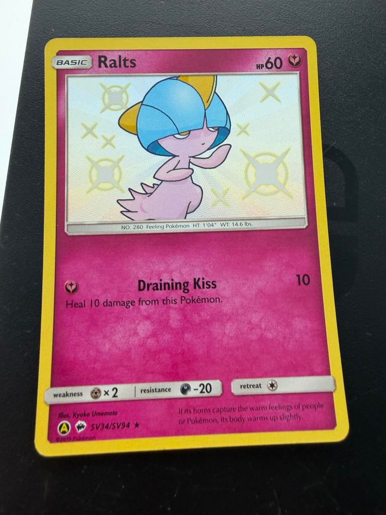 Pokémon Kaart Ralts SV34/SV94 Shiny Vault, Ophalen of Verzenden, Zo goed als nieuw, Losse kaart, Foil