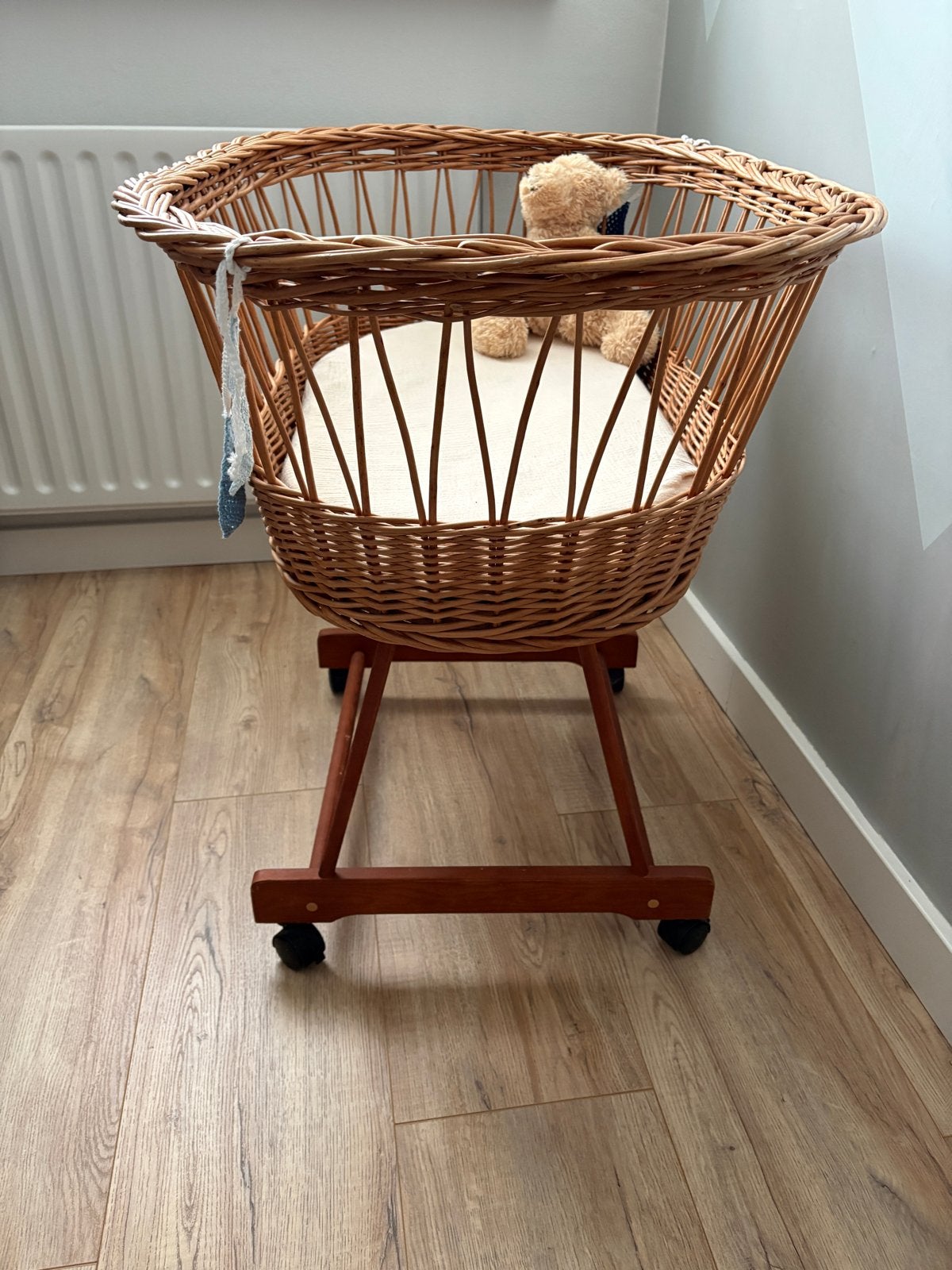 Rotan Wiegje met Matras - Zo goed als nieuw, Kinderen en Baby's, Babywiegjes en Ledikanten, Ophalen, Zo goed als nieuw, Wieg