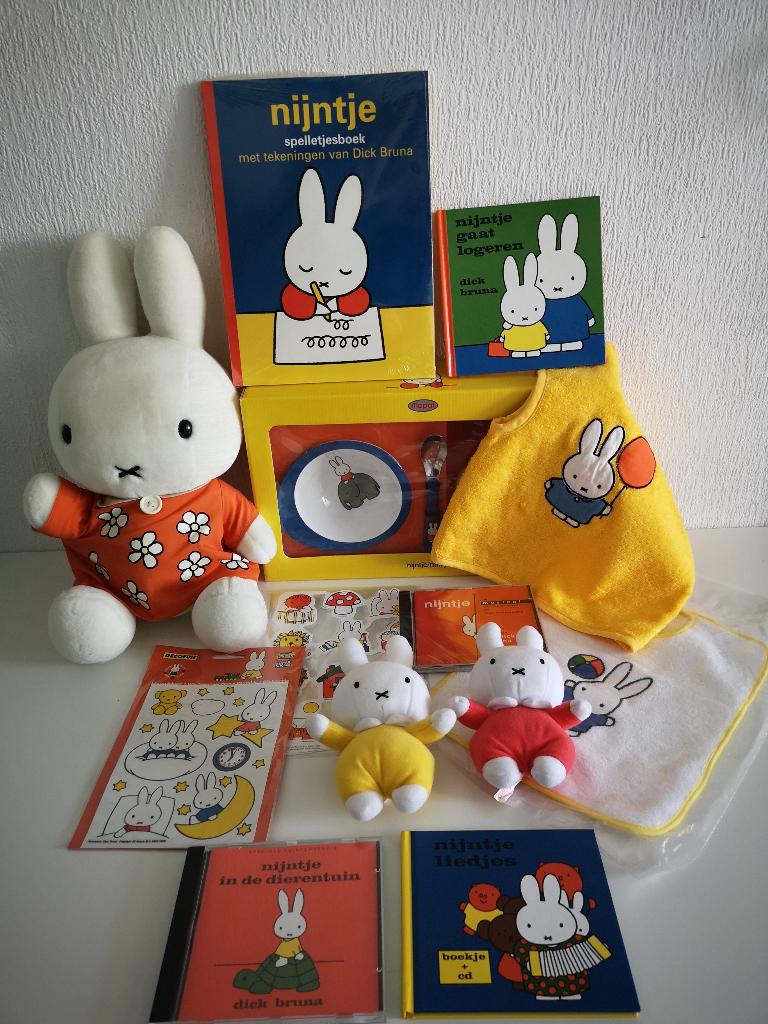 Nijntje,knuffel ,kleurboek, ontbijtset,slabbetje, boekje e.d, Ophalen of Verzenden, Zo goed als nieuw
