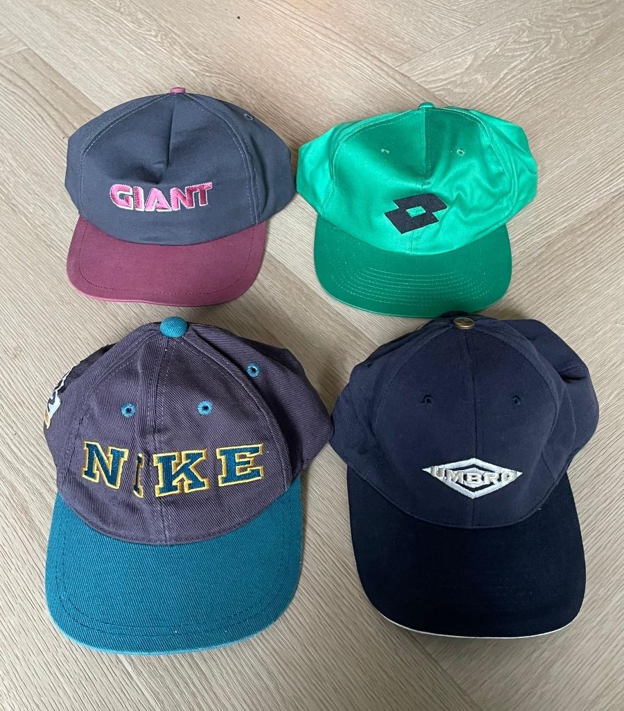 caps / petten 4 x sportmerk, Ophalen, Gebruikt