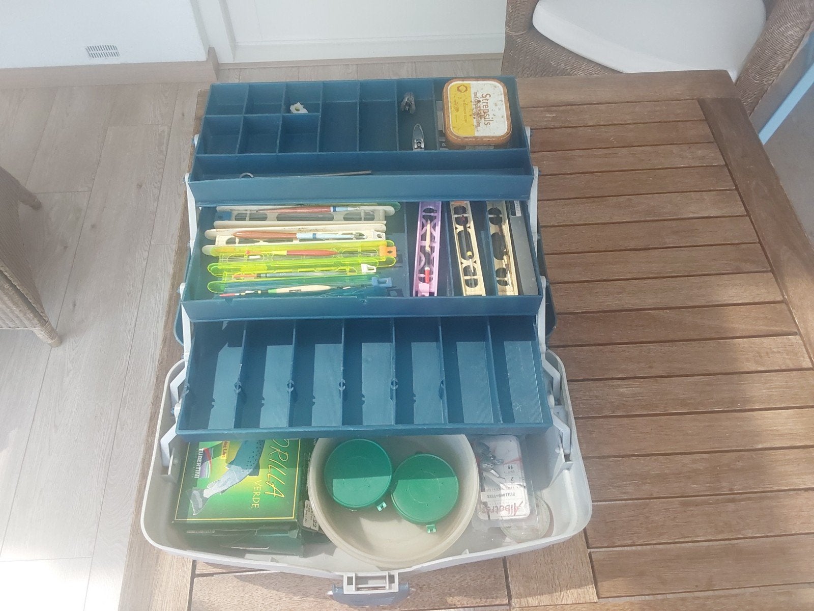 Complete viskist met toebehoren, Ophalen, Zo goed als nieuw, Koffer of Tas