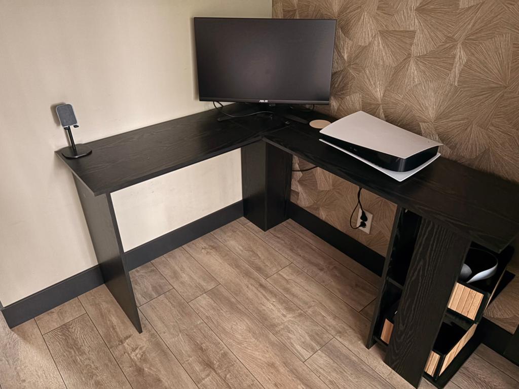 Zwarte hoek bureau, Zwart, Hout, Hoekbureau, Zo goed als nieuw