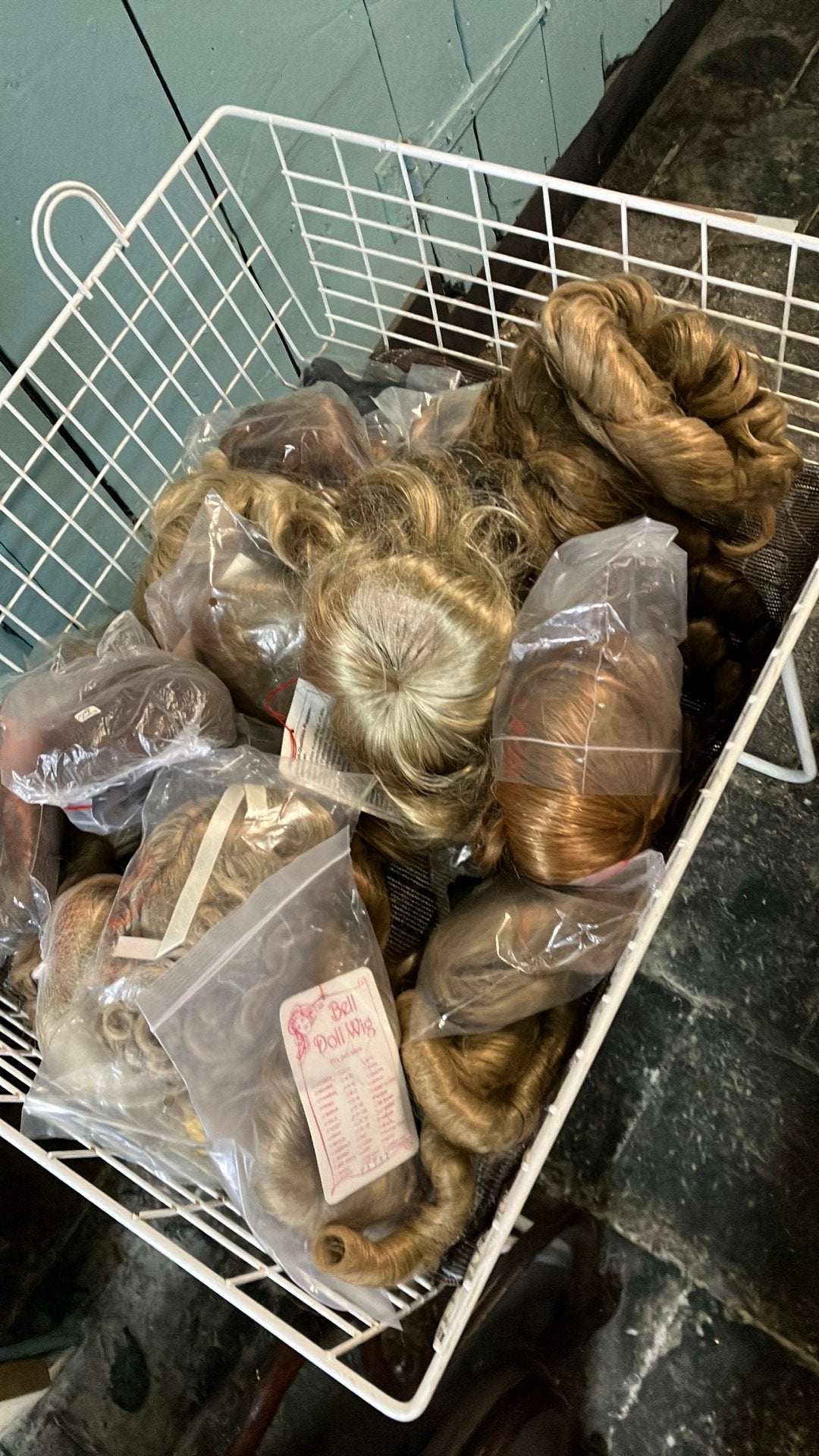 Partij 50 prachtig poppenpruiken poppenpruik allerlei maten, Ophalen of Verzenden, Nieuw, Accessoires