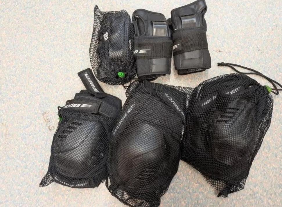Pols- en Kniebeschermers / SKATING / rolschaatsen, Sport en Fitness, Skeelers, Verstelbaar, Bauer, Ophalen of Verzenden, Zo goed als nieuw