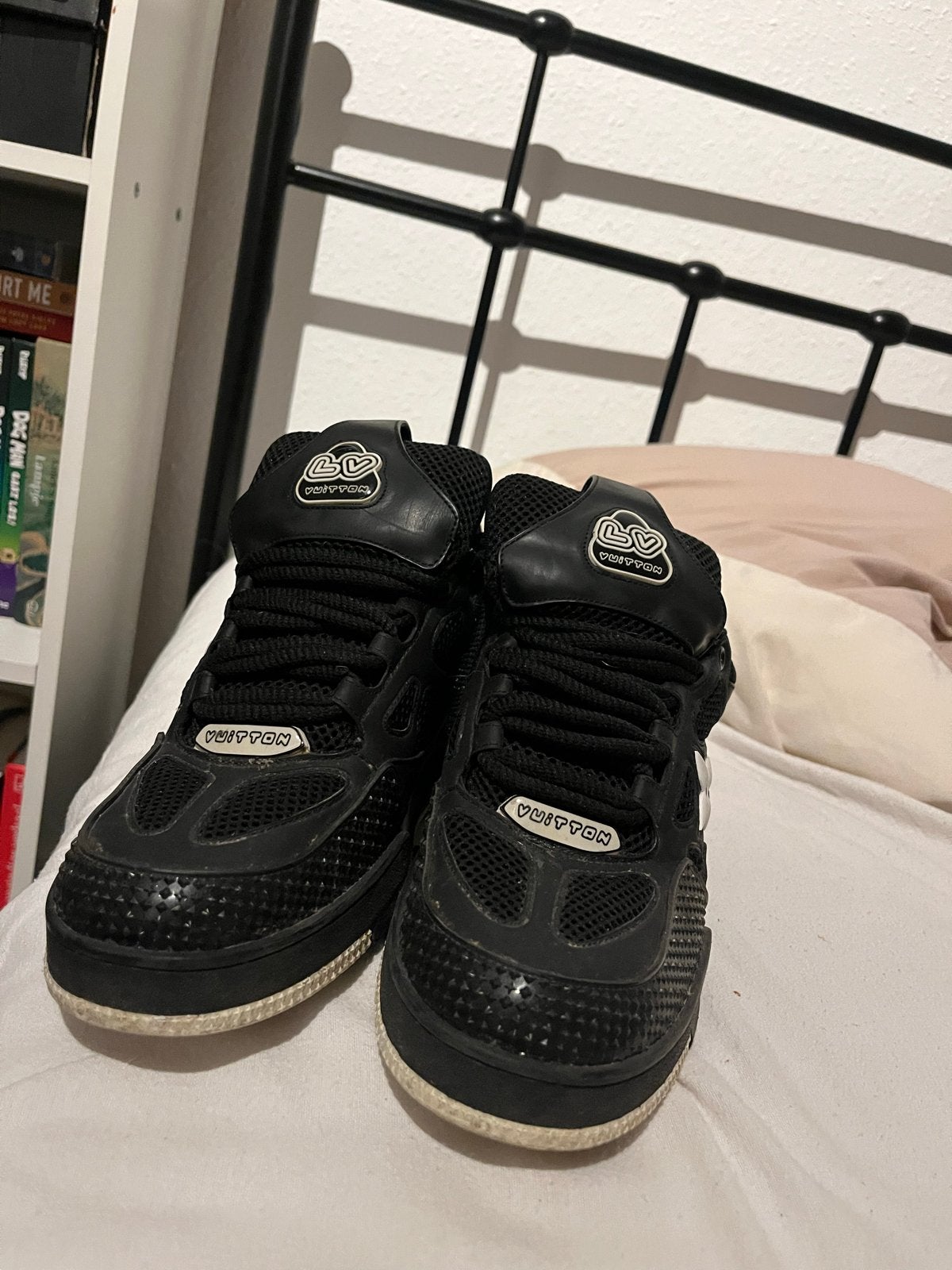 Louis Vuitton sneakers - Zwart - Maat 42, Ophalen of Verzenden, Gedragen, Zwart, Sneakers of Gympen