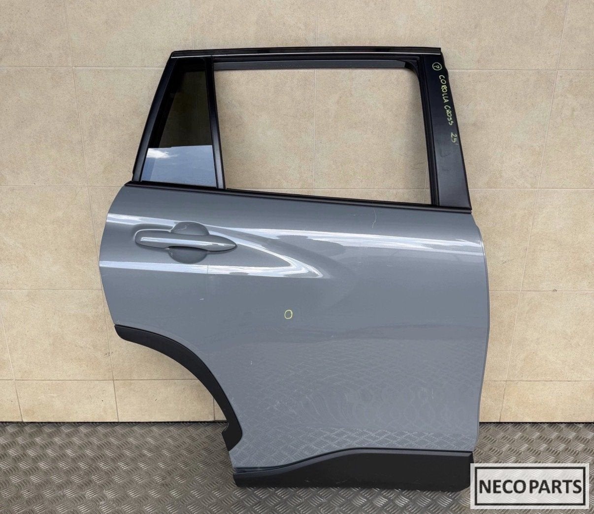 TOYOTA COROLLA CROSS PORTIER DEUR ACHTER RECHTS ORIGINEEL, Gebruikt, -, Ophalen of Verzenden, Toyota