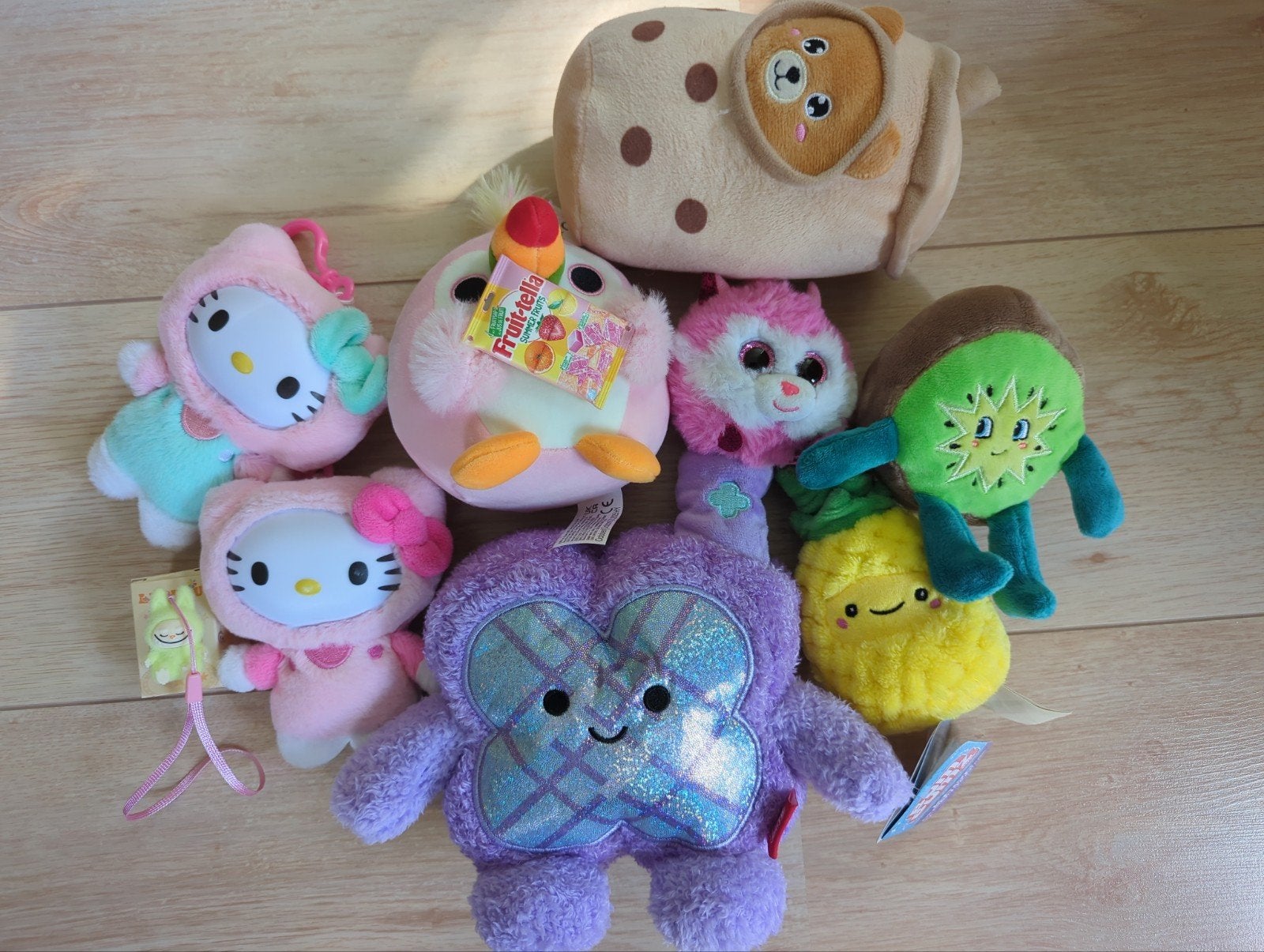 Diverse knuffels: Hello Kitty, k-pop,snackles, ty beanie, Kinderen en Baby's, Gebruikt, Overige merken, Ophalen of Verzenden, Met label