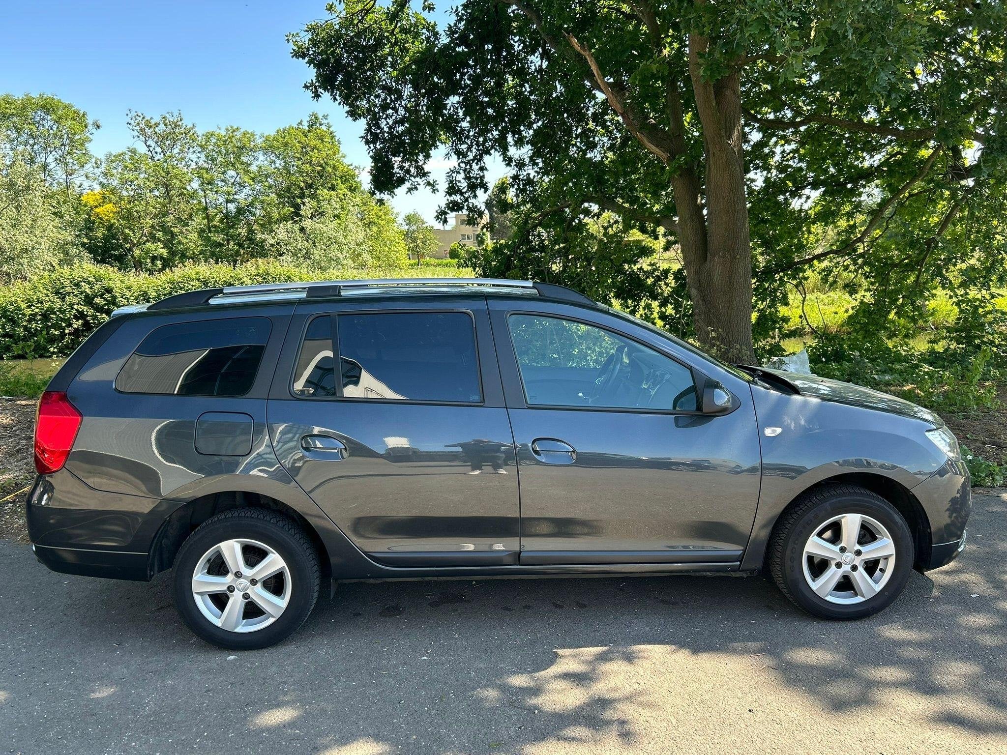 Dacia Logan MCV 0.9 TCe Laureate bi-fuel, Voorwielaandrijving, 898 cc, Stof, Gebruikt