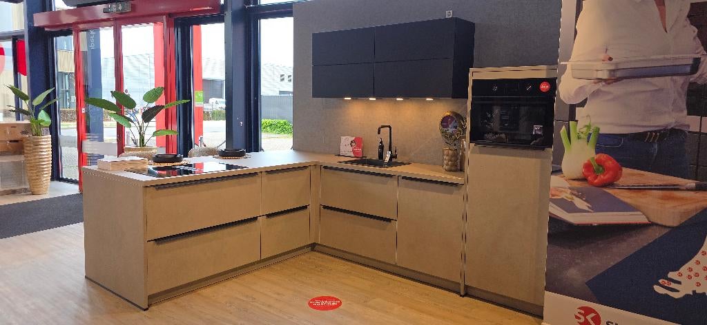 BIJNA GRATIS! Showroomkeuken Koch van €12450 NU €4900!!!, Ophalen, Overige kleuren, Hoekkeuken, Nieuw
