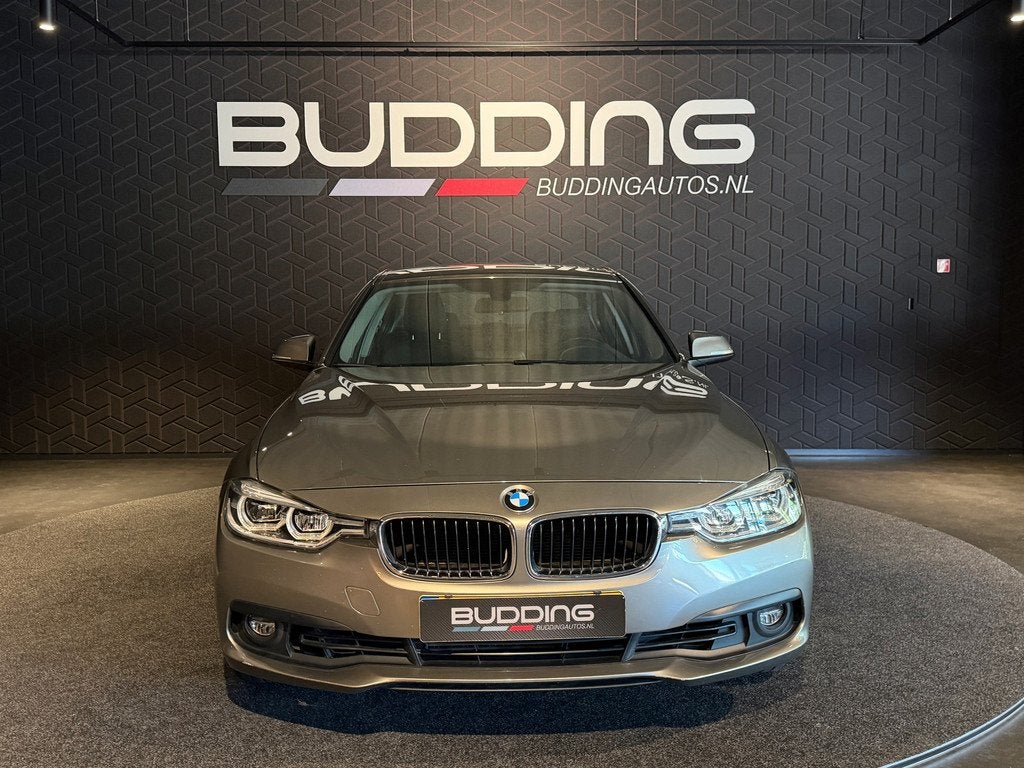 BMW 3 Serie 318i Centennial Exe | Navi | PDC | (bj 2016), Auto's, Automaat, Gebruikt, Euro 6, Origineel Nederlands