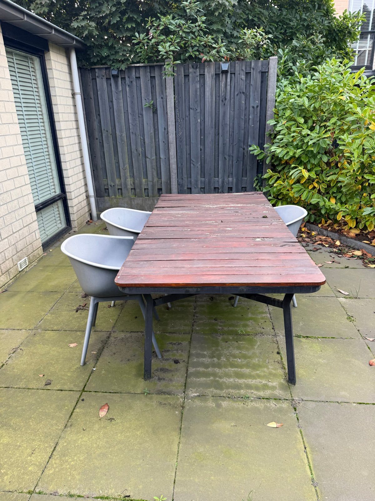 Gratis! Houten tuintafel met 4 stoelen - Opknapper, Ophalen, Gebruikt, Rechthoekig, Hout