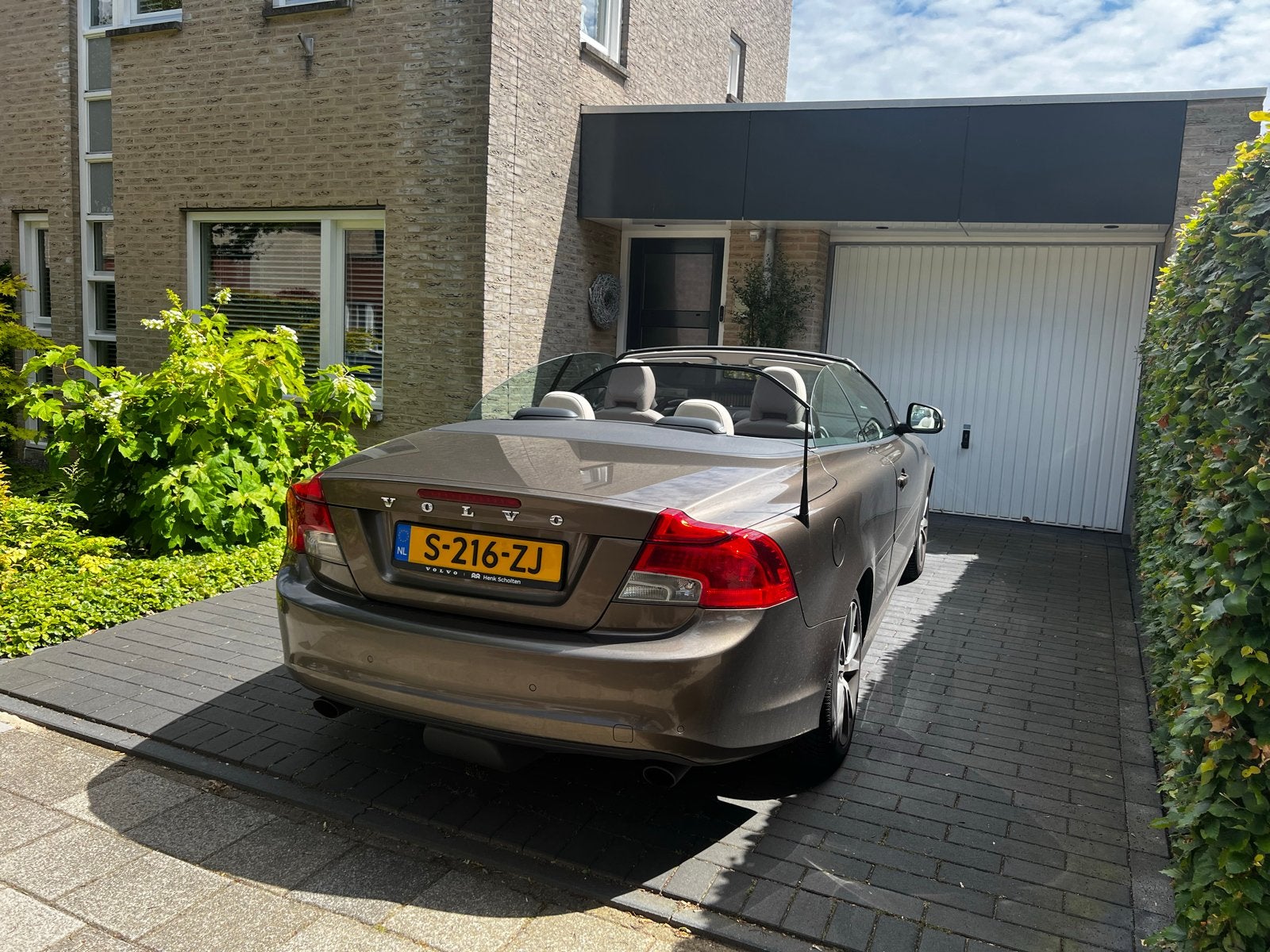 Volvo C70 2.5 T5 Geartronic 2011 Bruin, Auto's, Euro 5, C70, Beige, 4 stoelen