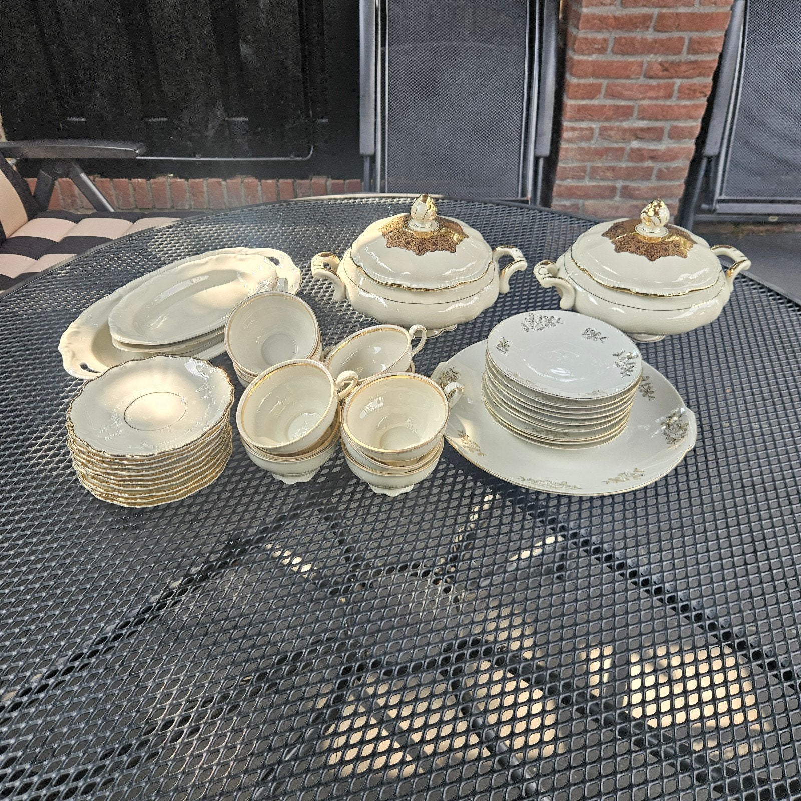 Oud servies crème met goudkleurig randje, Ophalen of Verzenden