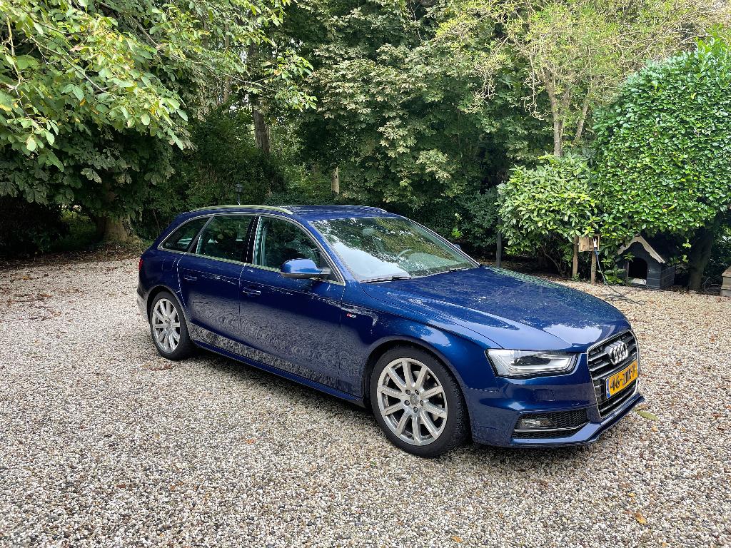 Audi A4 1.8TFSI 125KW Avant 2013 S edition NL  (chiptuned), Voorwielaandrijving, Euro 5, 4 cilinders, Blauw