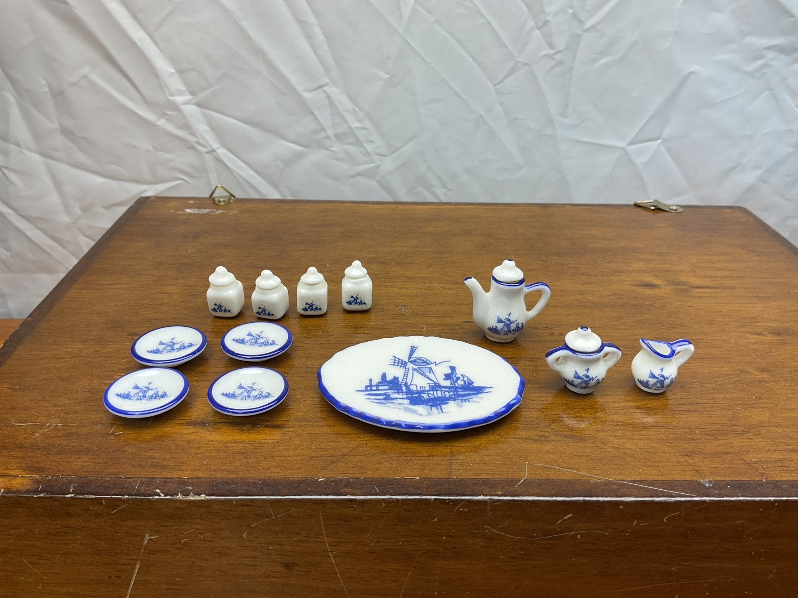 Serviesje wit-blauw met molentje, Verzamelen, Ophalen of Verzenden, Zo goed als nieuw, Decoratie
