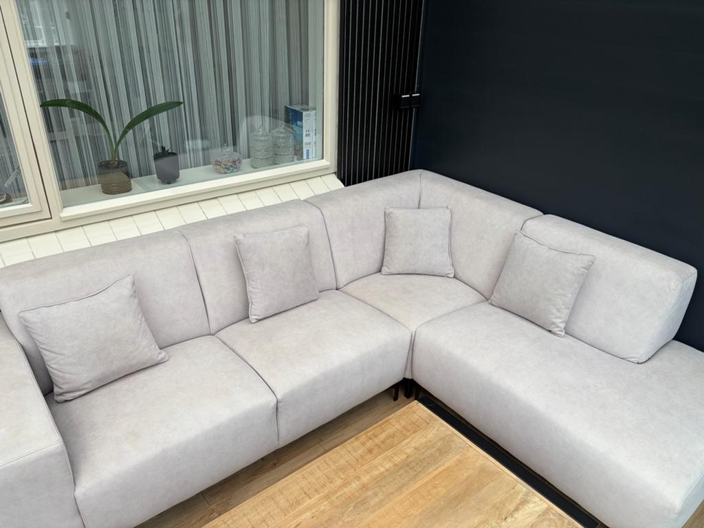 6 maanden oud Comfortabele Hoekbank - Lichtgrijs Stof, Ophalen, 250 tot 300 cm, Hoekbank, 75 tot 100 cm