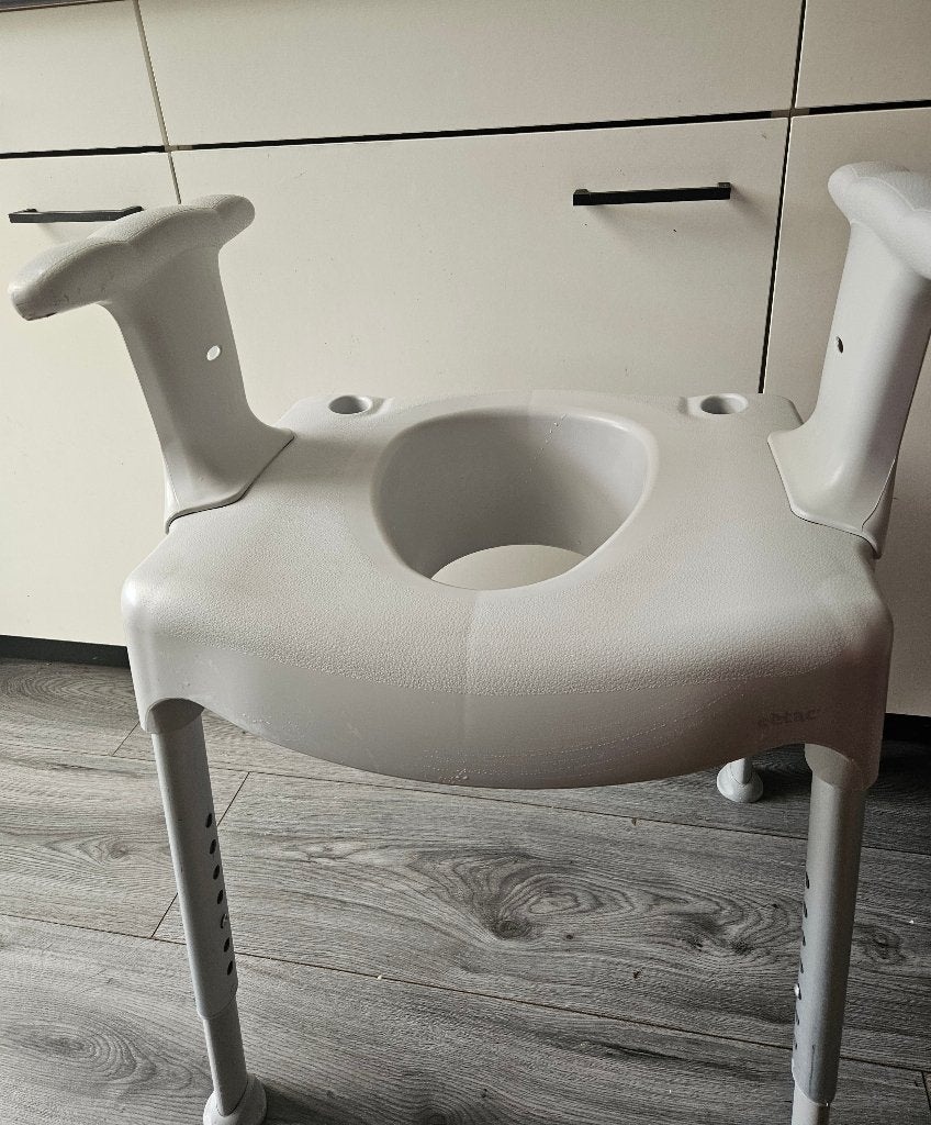Zorgstoelen / Hulpmiddelen, Ophalen, Kunststof, Twee, Zorgstoelen