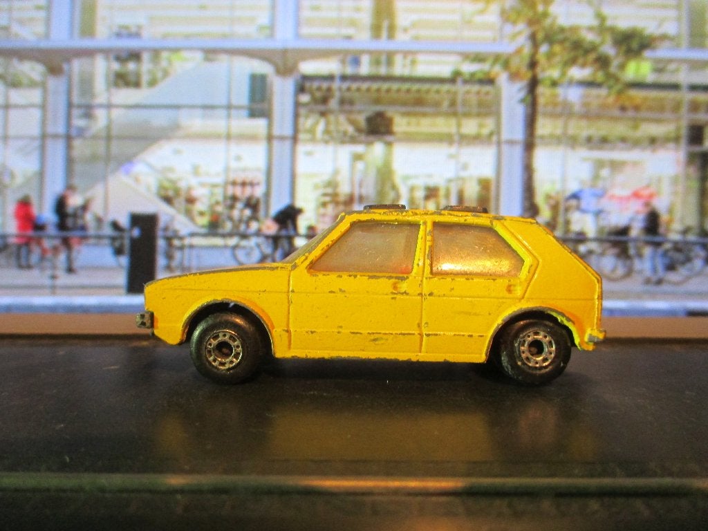 1:56 VW Volkswagen Golf Mk.1 Matchbox geel, Hobby en Vrije tijd, Modelauto's | Overige schalen, Ophalen of Verzenden, Gebruikt