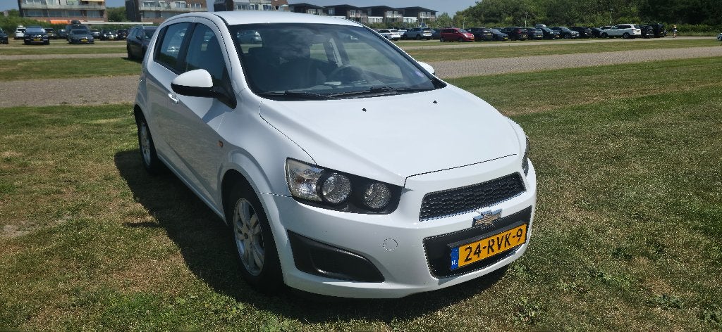 Chevrolet Aveo 1.4 LTZ 5D 2011 Wit met trekhaak, Voorwielaandrijving, Stof, 4 cilinders, 100 pk