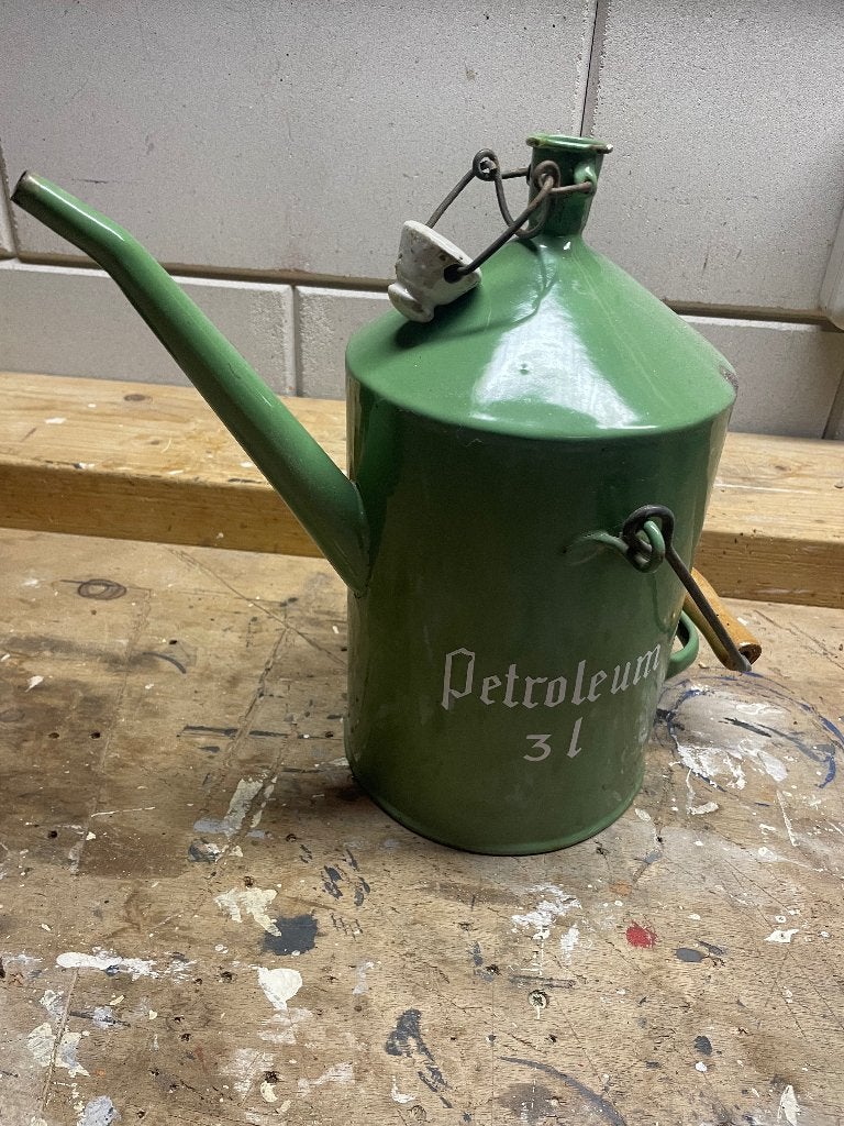 Emaille petroleum kan, Ophalen