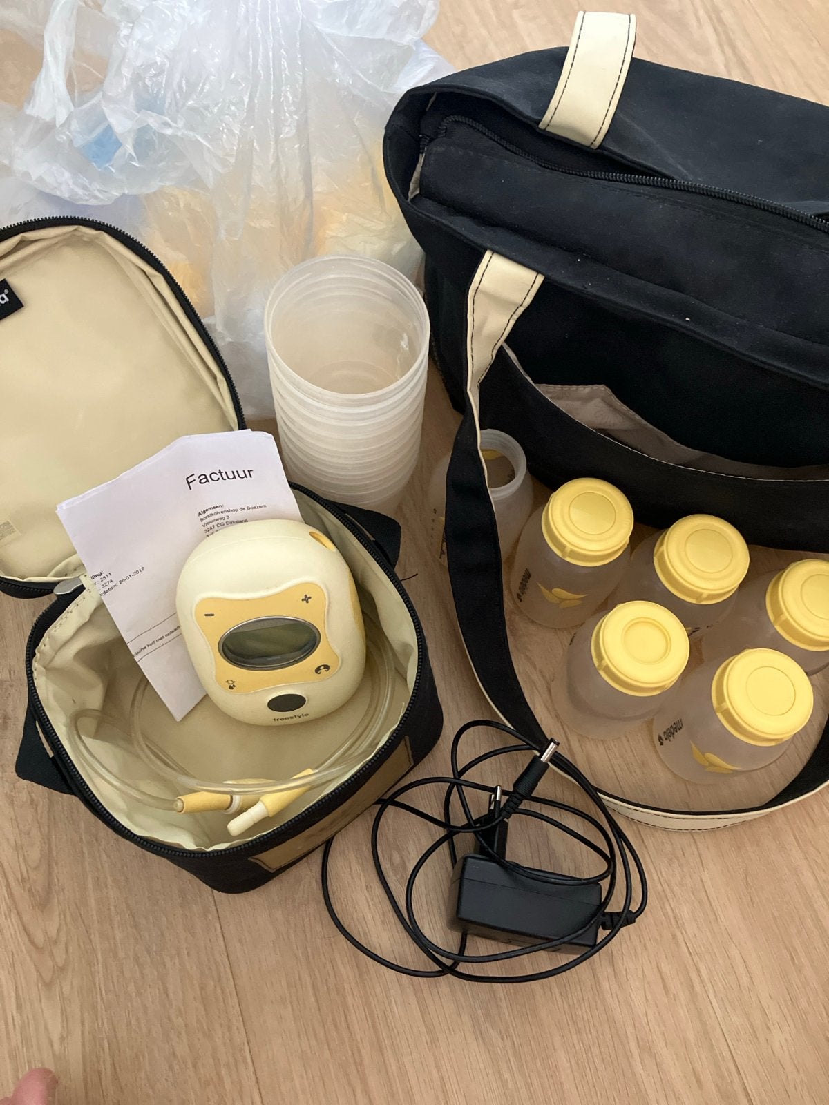 Medela Freestyle dubbele elektrische kolf met accessoires, Ophalen, Gebruikt, Borstkolf
