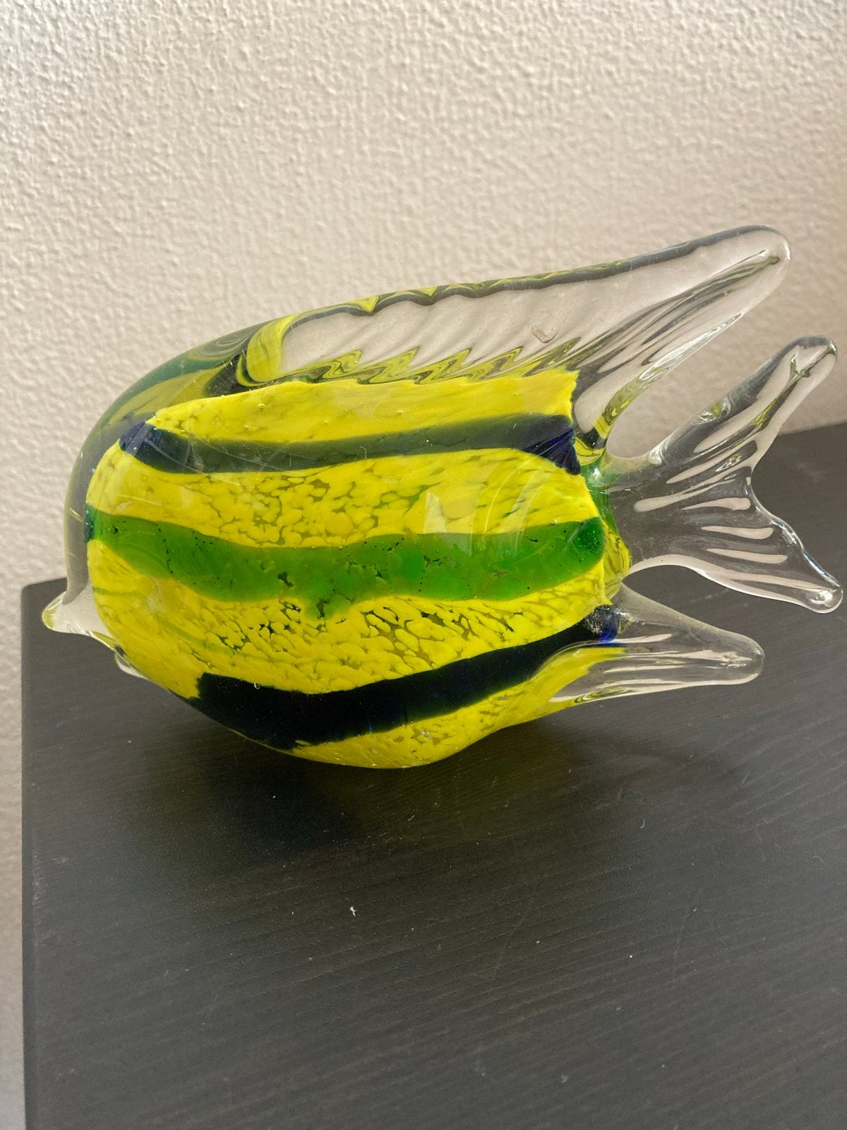 Glazen Maanvis Sculptuur met Kleurrijke romp, Antiek en Kunst, Glas, Minder dan 20 cm, Ophalen of Verzenden, Handgemaakt