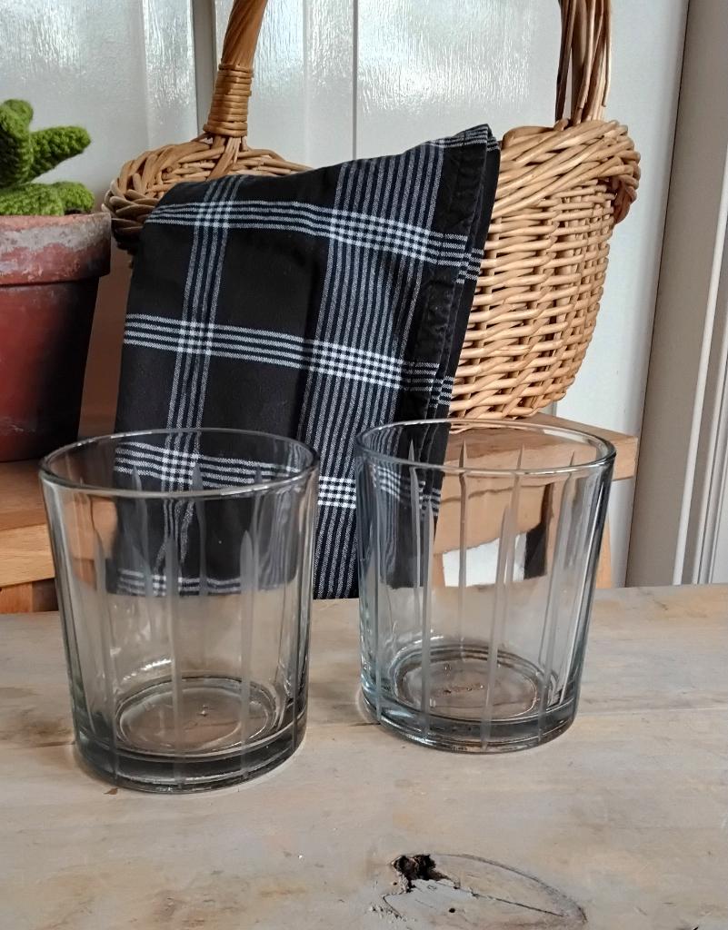 2 vintage glazen - rookglas - smoked glass, Huis en Inrichting, Keuken | Servies, Glas of Glazen, Gebruikt, Ophalen of Verzenden