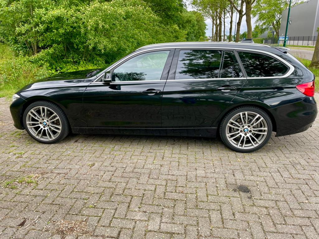 BMW 3-Serie 1.6 316I Touring AUT 2014 Zwart, Auto's, BMW, Automaat, Zwart, 4 cilinders, 1445 kg